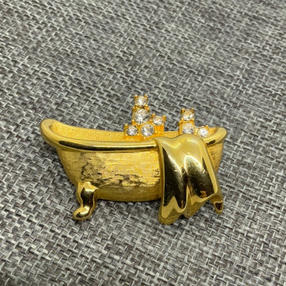 Piscitelli Bubble Bath Clawfoot Tub Brooch